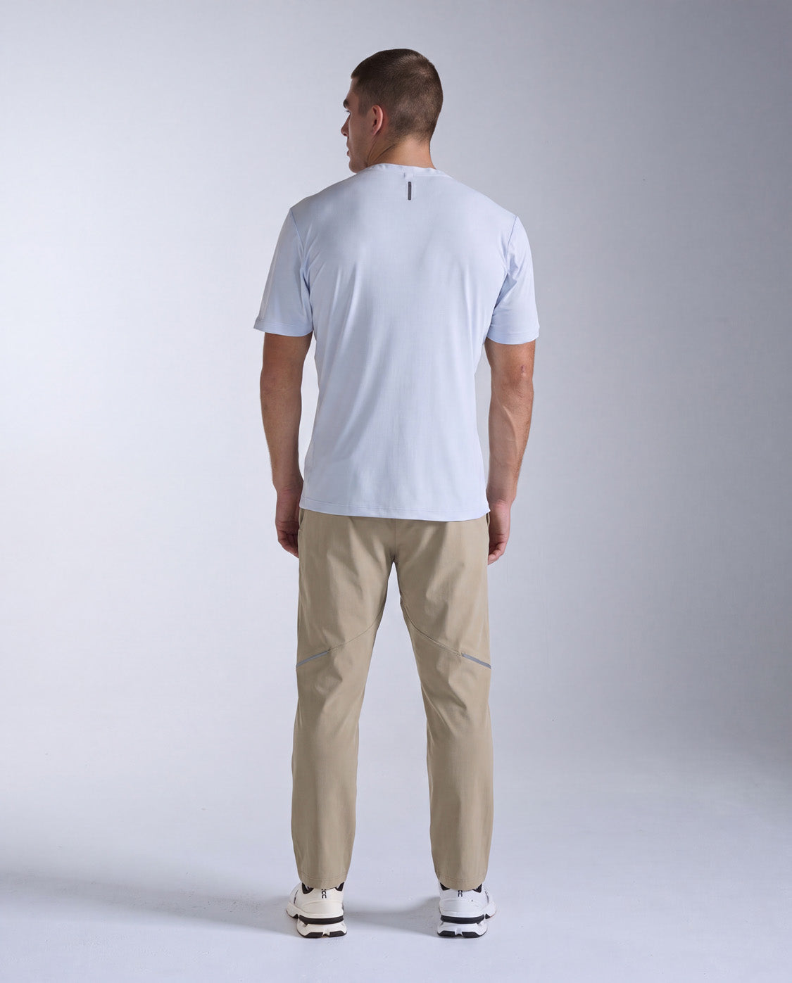 2xu-aero-trail-jogger-herren-pebble-m-leicht image 3