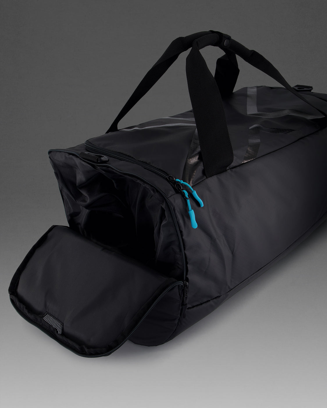 2xu-swim-race-gym-bag-sporttasche-60l-schwarz image 7