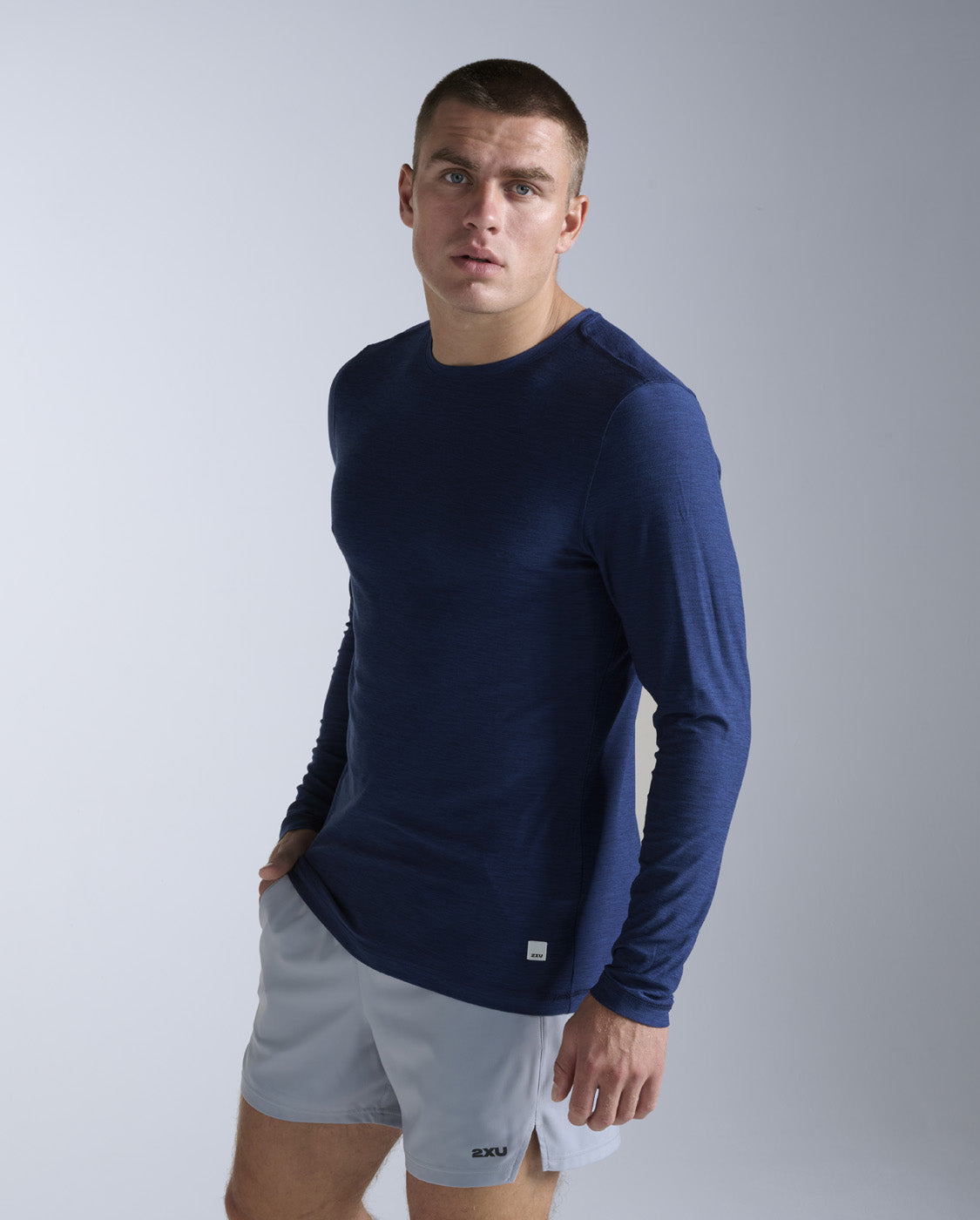 2xu-signature-long-sleeve-langarmshirt-herren-midnight image 2