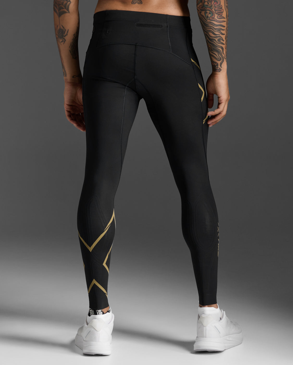 2xu-light-speed-compression-tights-herren-black-gold-mcs image 3