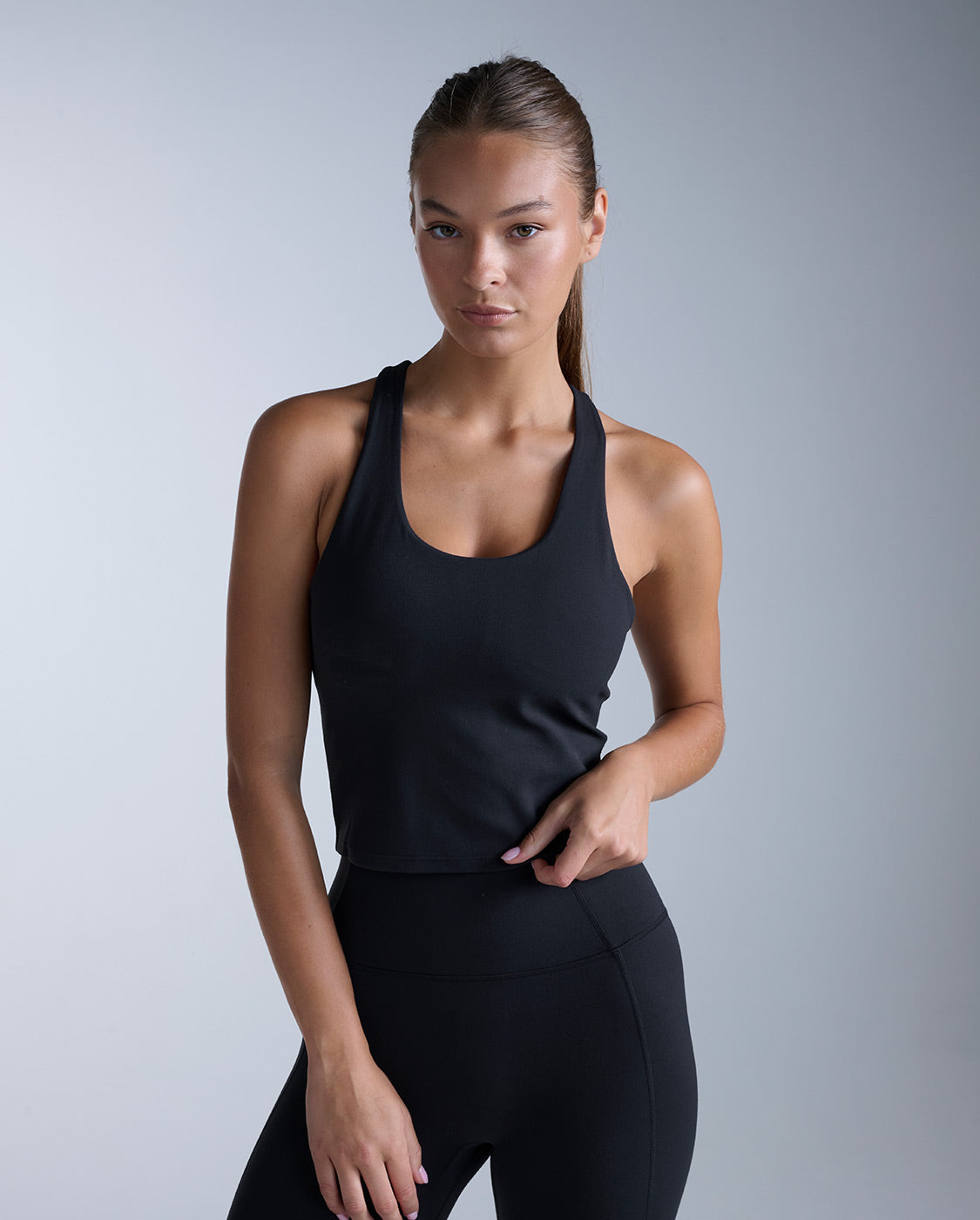 2xu-fluid-racerback-tank-top-schwarz-damen image 1