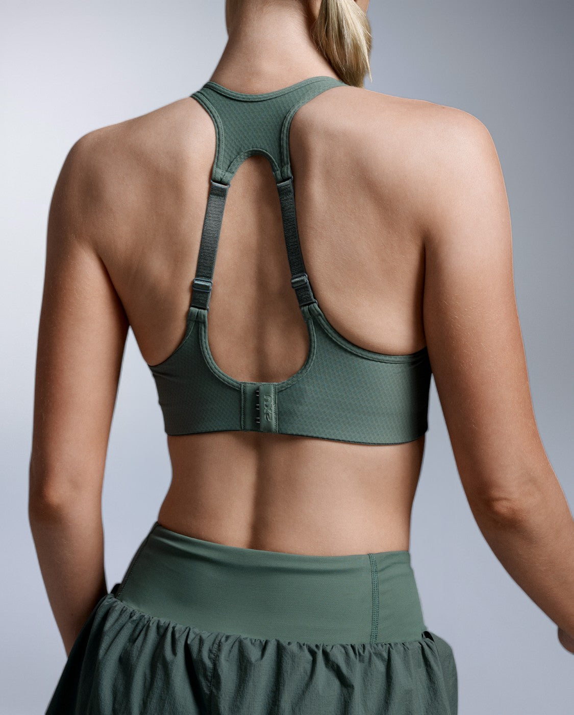 2xu-aero-mesh-medium-impact-sport-bh-damen-olive-leaf image 2