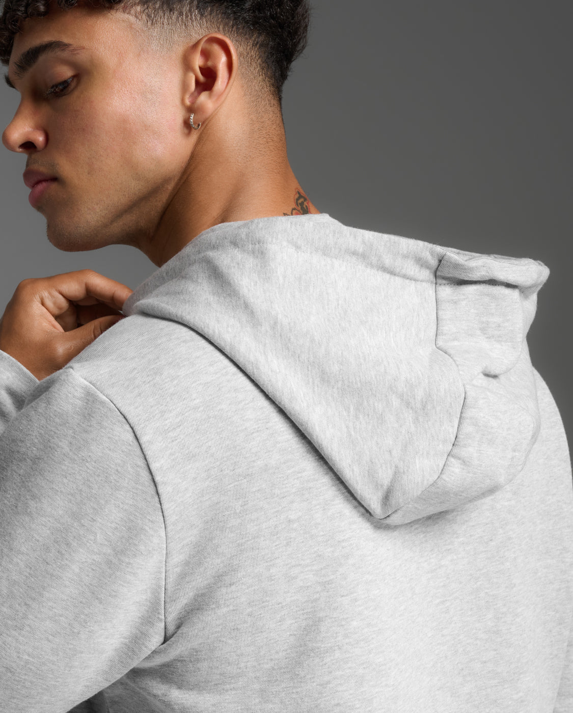 2xu-motion-aspire-hoodie-herren-grey-marle-white image 7