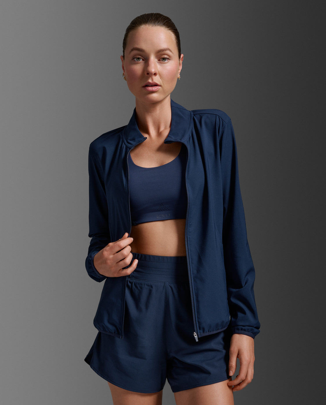 2xu-aero-jacket-laufjacke-damen-midnight-silver-wasserabweisend image 5
