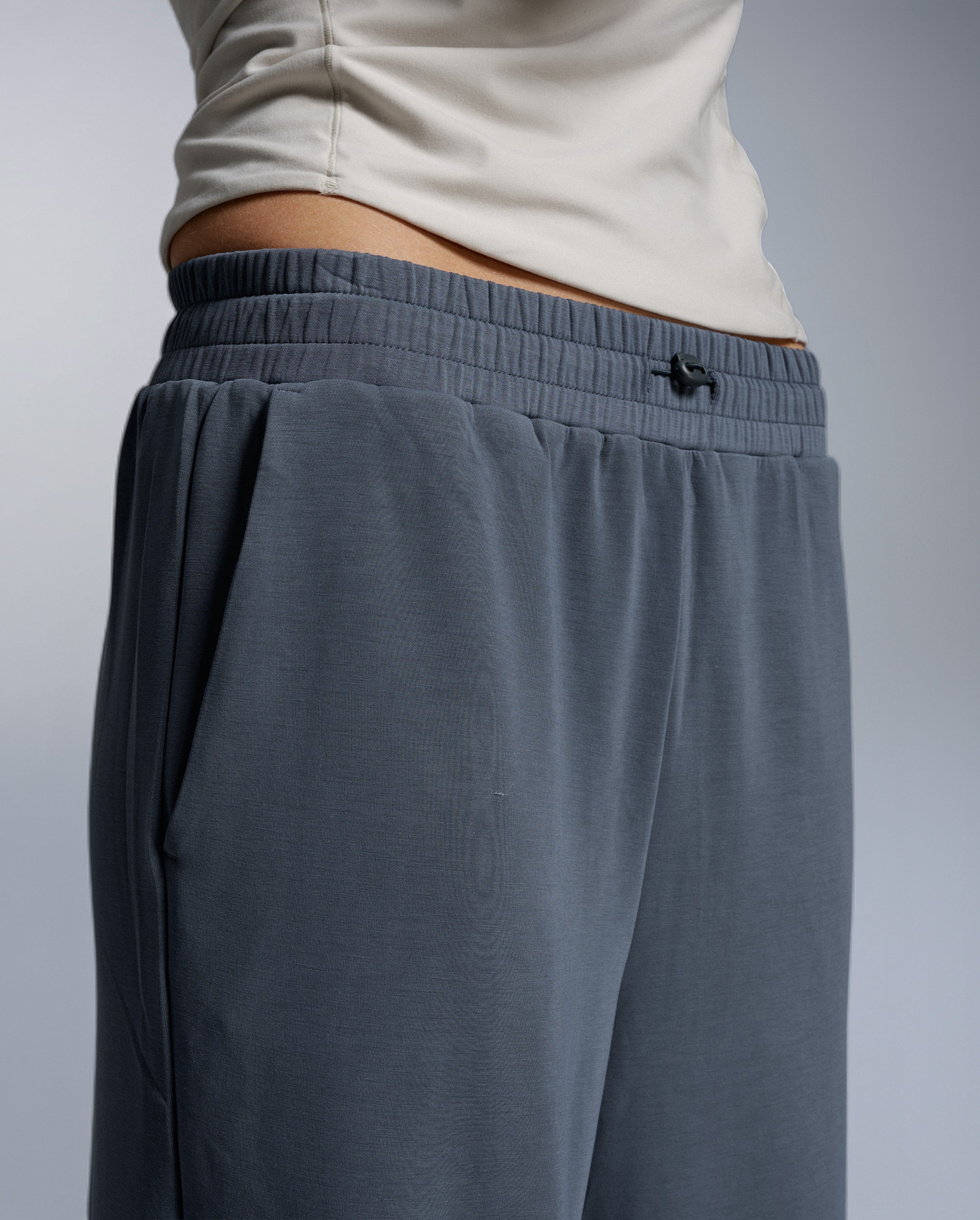2xu-signature-wonderluxe-wide-leg-hose-india-ink-damen image 3