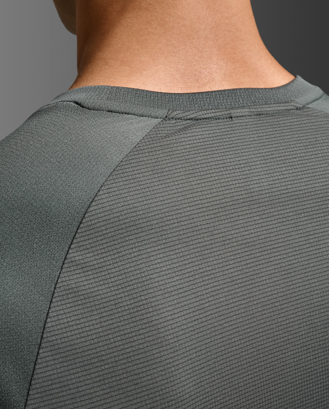 2xu-aero-long-sleeve-langarmshirt-herren-jupiter image 6