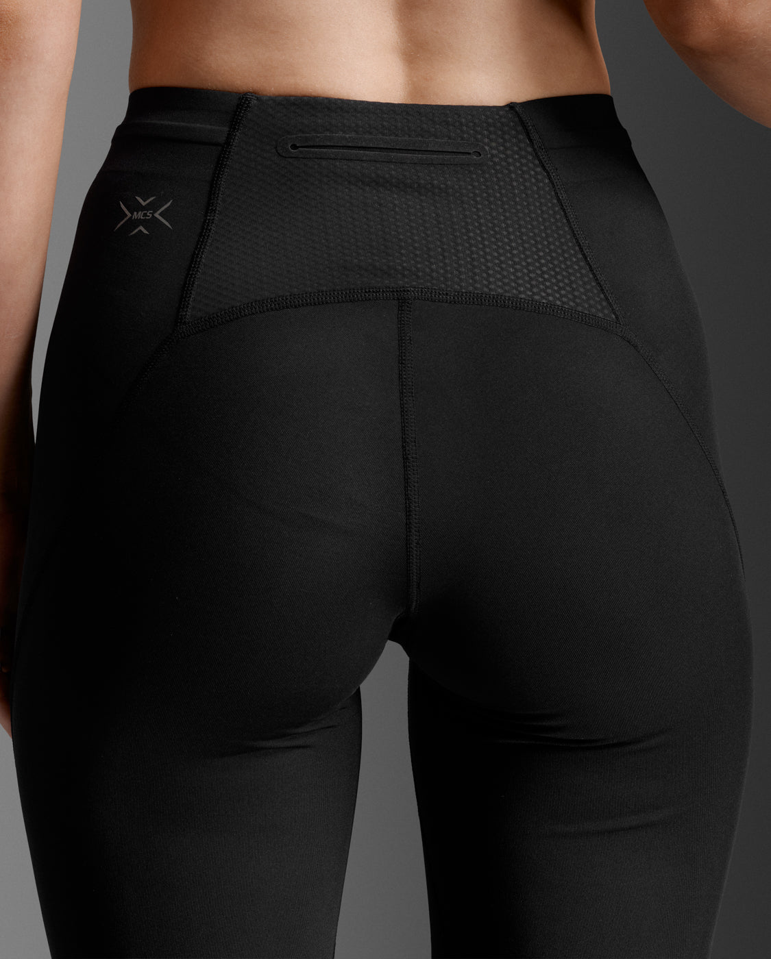 2xu-light-speed-react-hi-rise-shorts-black-kompression image 6