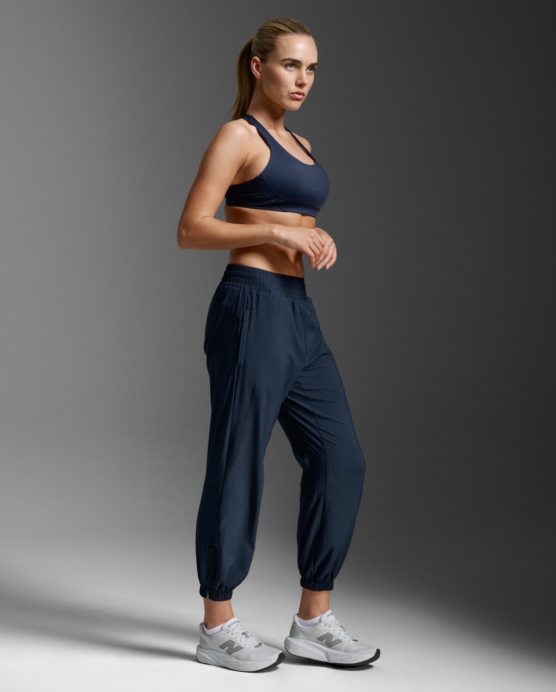 2xu-aero-hi-rise-woven-jogger-damen-midnight-lang image 5