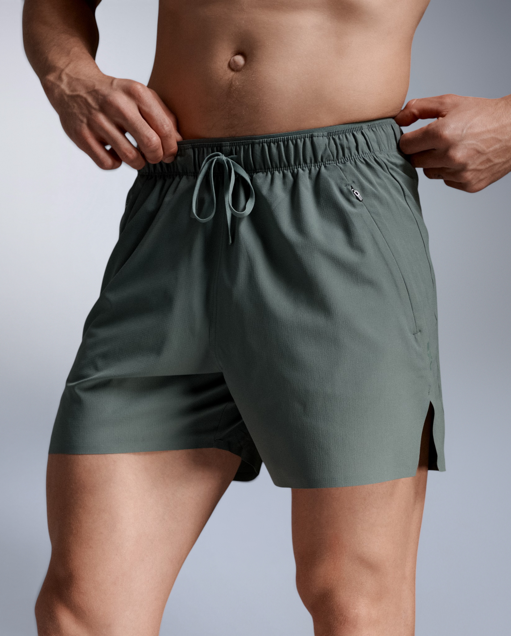 2xu-motion-5-inch-unlined-shorts-trainingsshorts-olive-leaf image 4