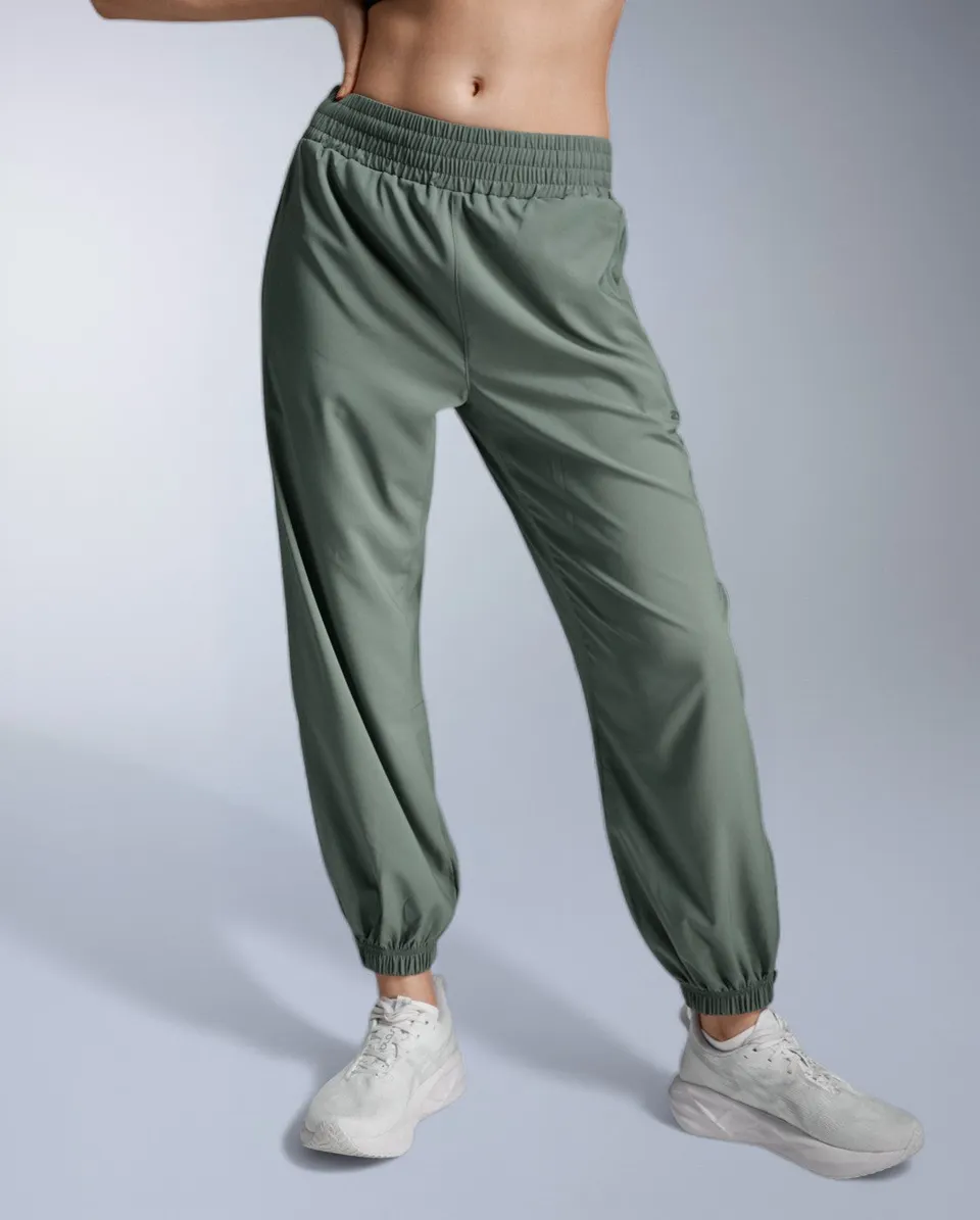 2xu-aero-hi-rise-woven-jogger-trainingshose-olive-leaf-damen image 1