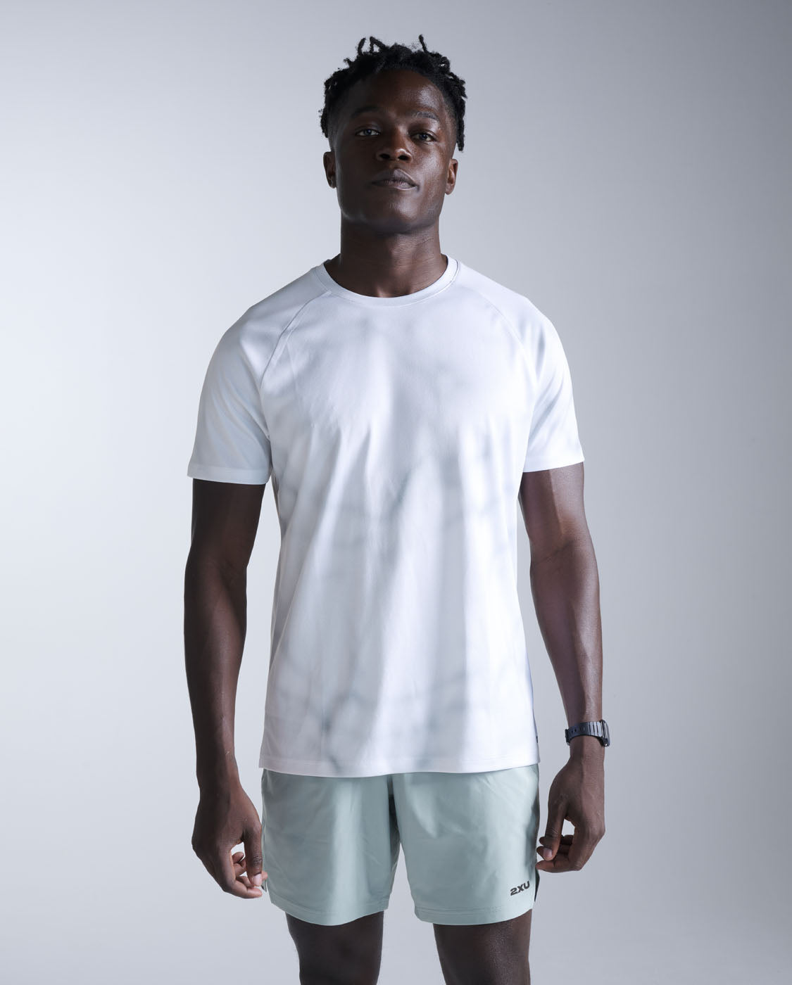2xu-aero-tee-laufshirt-smoke-blue-atmungsaktiv-herren image 1