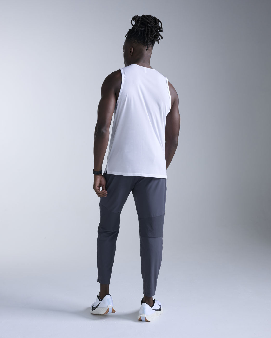 2xu-aero-tank-herren-lauf-top-smoke-blue image 7