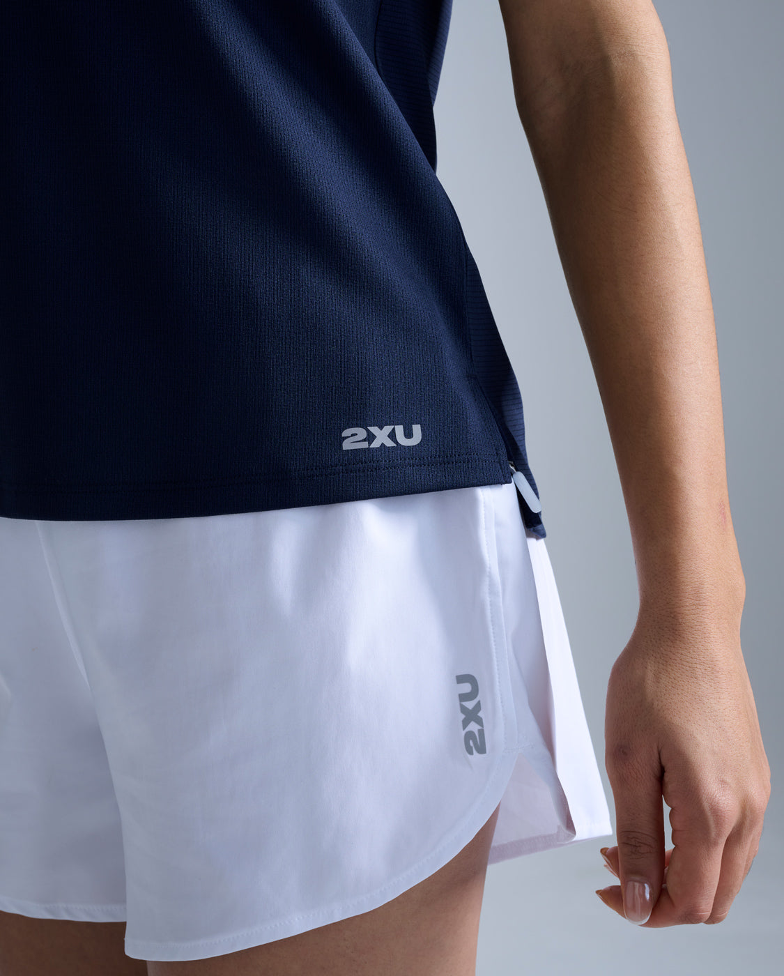 2xu-aero-singlet-lauftop-midnight-damen-atmungsaktiv image 4