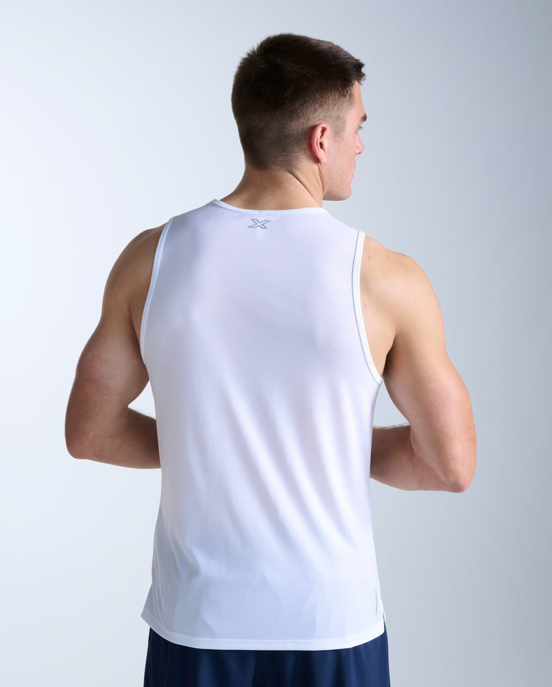 2xu-aero-tank-herren-tr-gershirt-laufshirt-weiss image 3