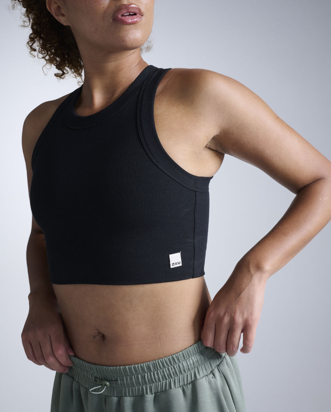 2xu-fluid-tencel-crop-tank-top-damen-schwarz image 3