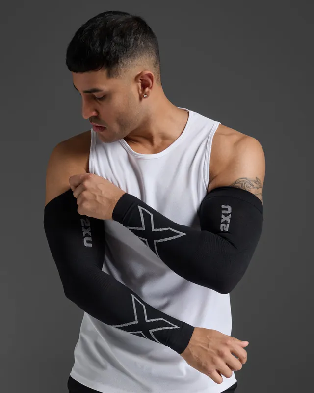 2xu-flex-compression-arm-sleeves-black-grey-paar image 1