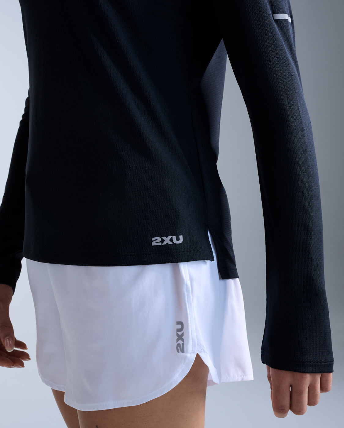 2xu-aero-long-sleeve-laufshirt-damen-black-langarm image 4
