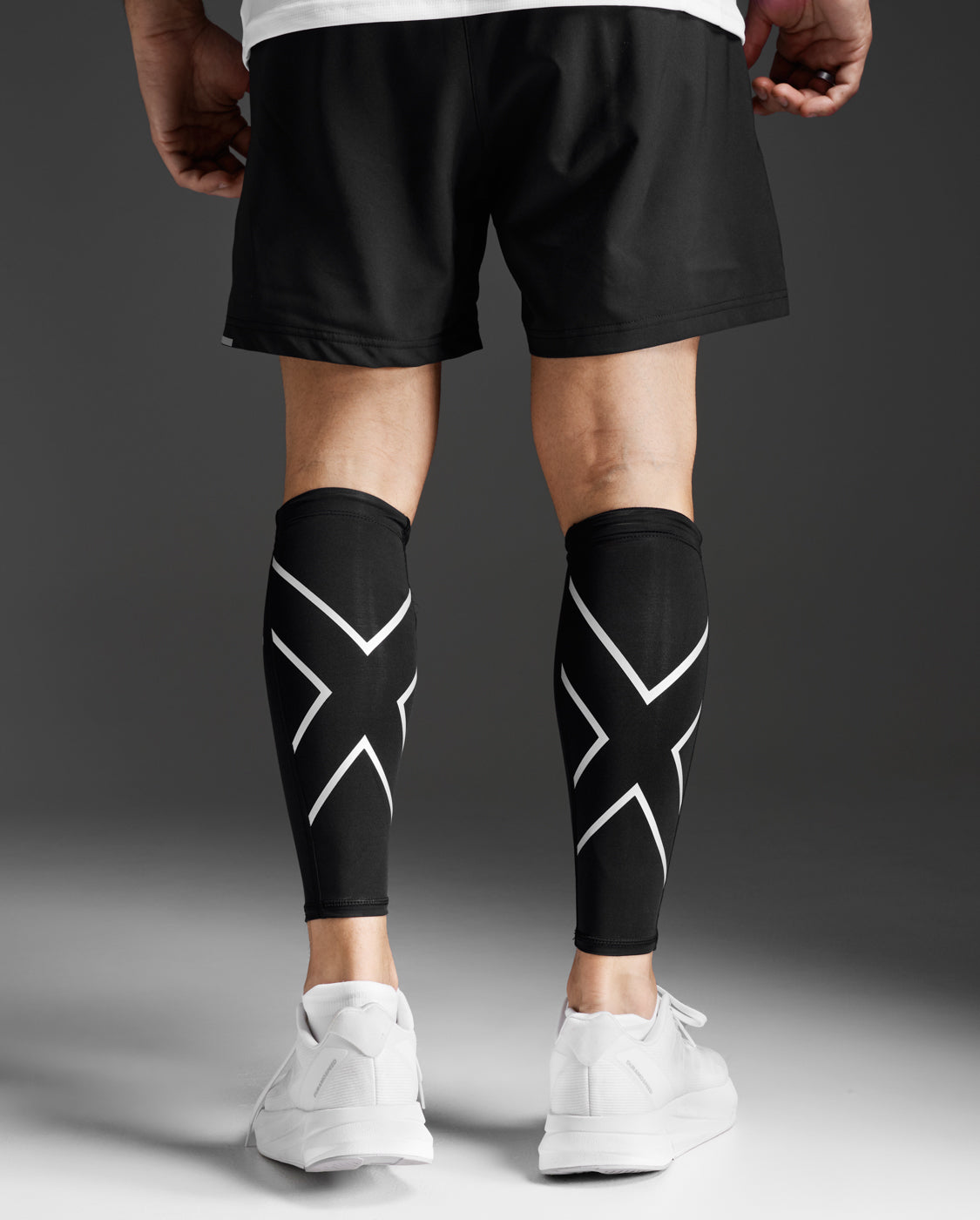 2xu-core-compression-calf-guards-waden-black-paar image 1
