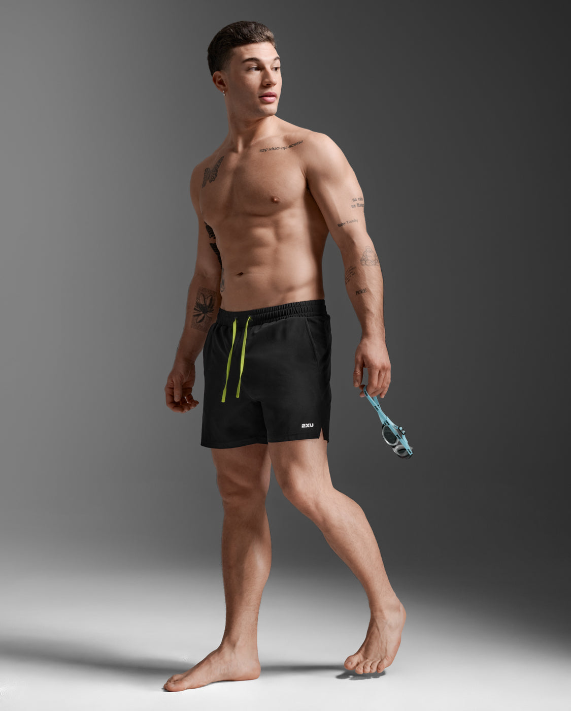 2xu-aero-hybrid-swim-shorts-herren-black-white image 1