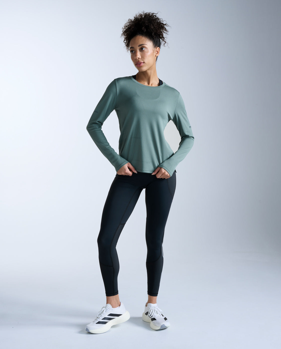 2xu-aero-long-sleeve-laufshirt-damen-olive-leaf image 5