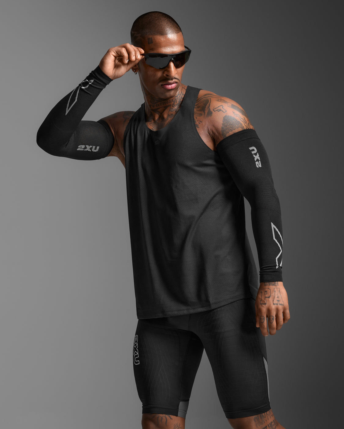 2xu-light-speed-tech-singlet-herren-black-lauf-top image 5