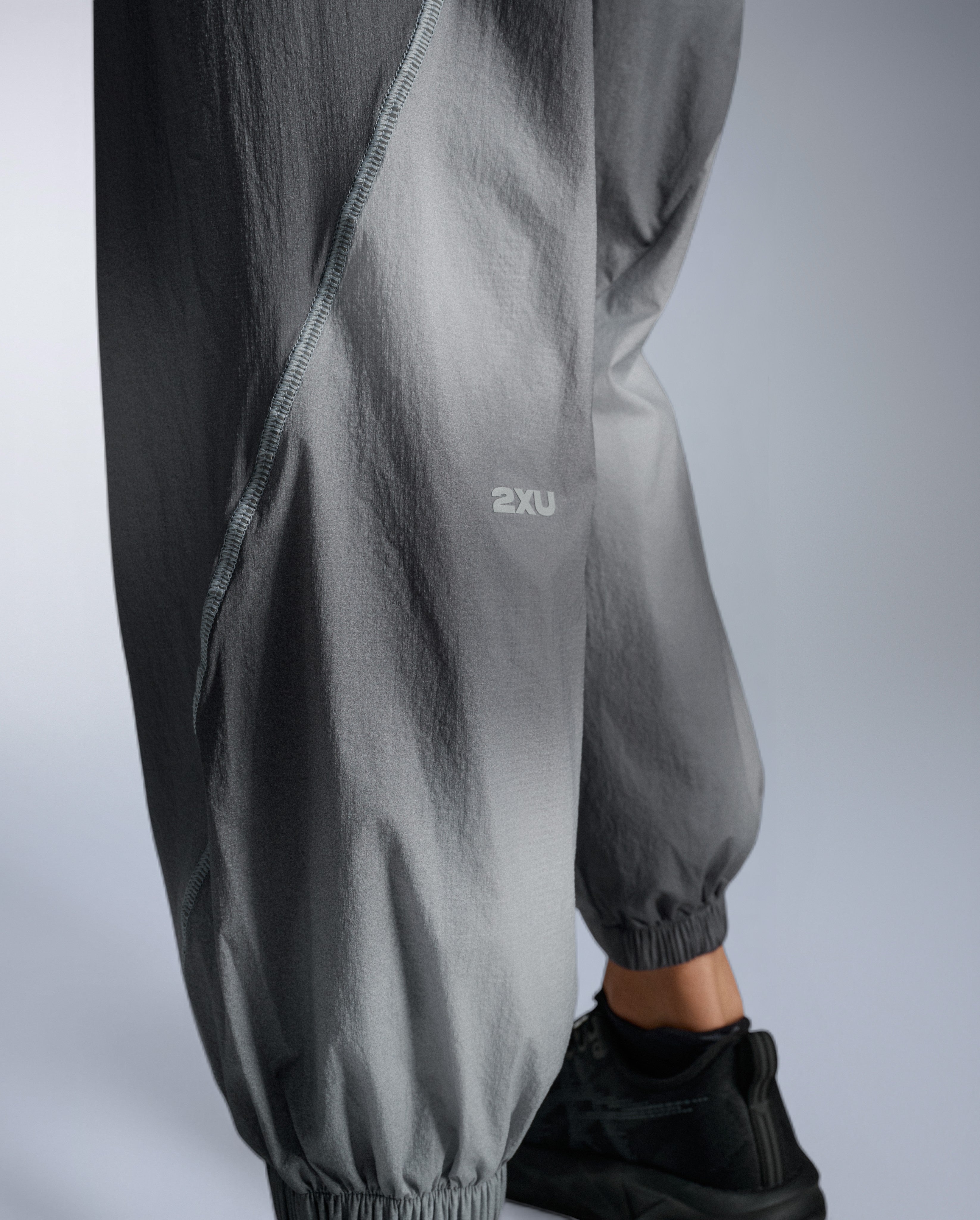 2xu-aero-oversized-jogger-laufhose-grau-reflektierend image 7