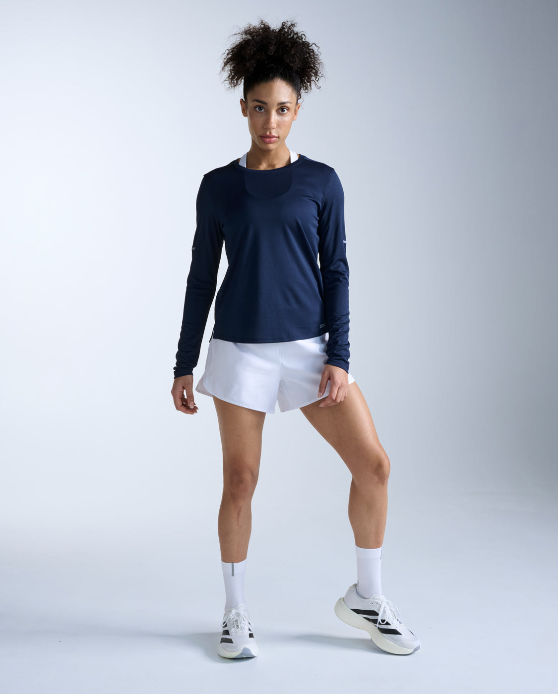 2xu-aero-longsleeve-midnight-langarm-laufshirt-damen image 6