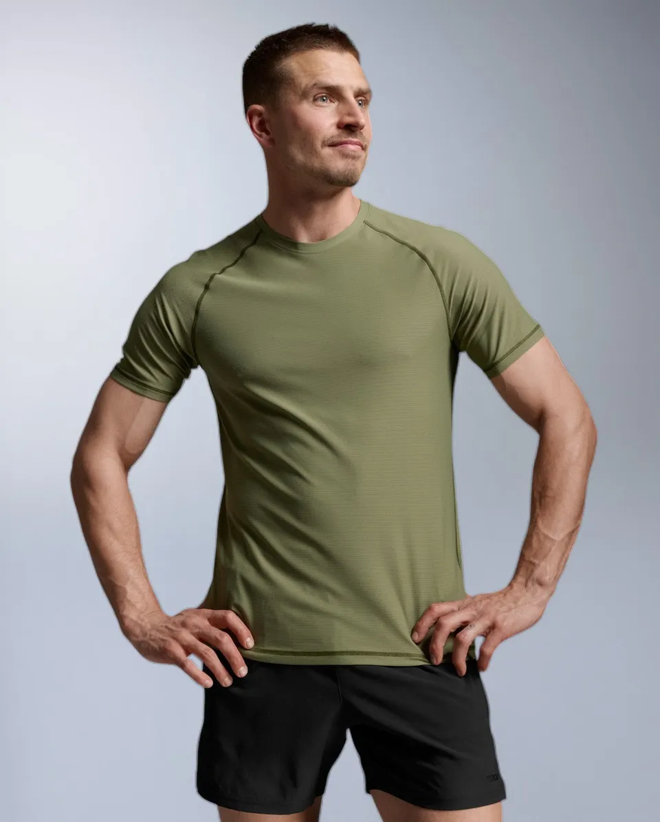 2xu-force-tech-tee-trainingsshirt-herren-hunter-green-kurz image 1