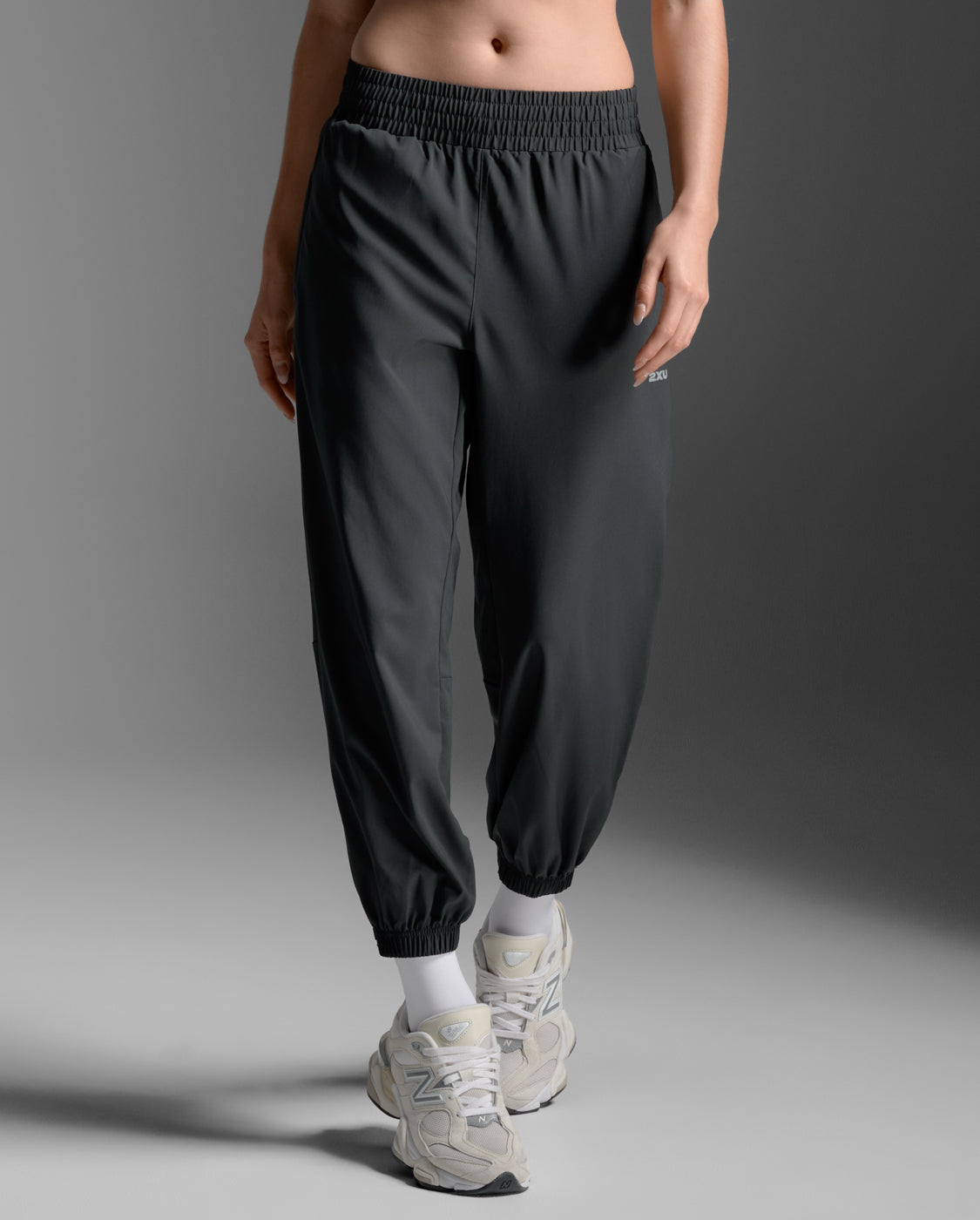 2xu-aero-woven-jogger-damen-schwarz-atmungsaktiv image 2