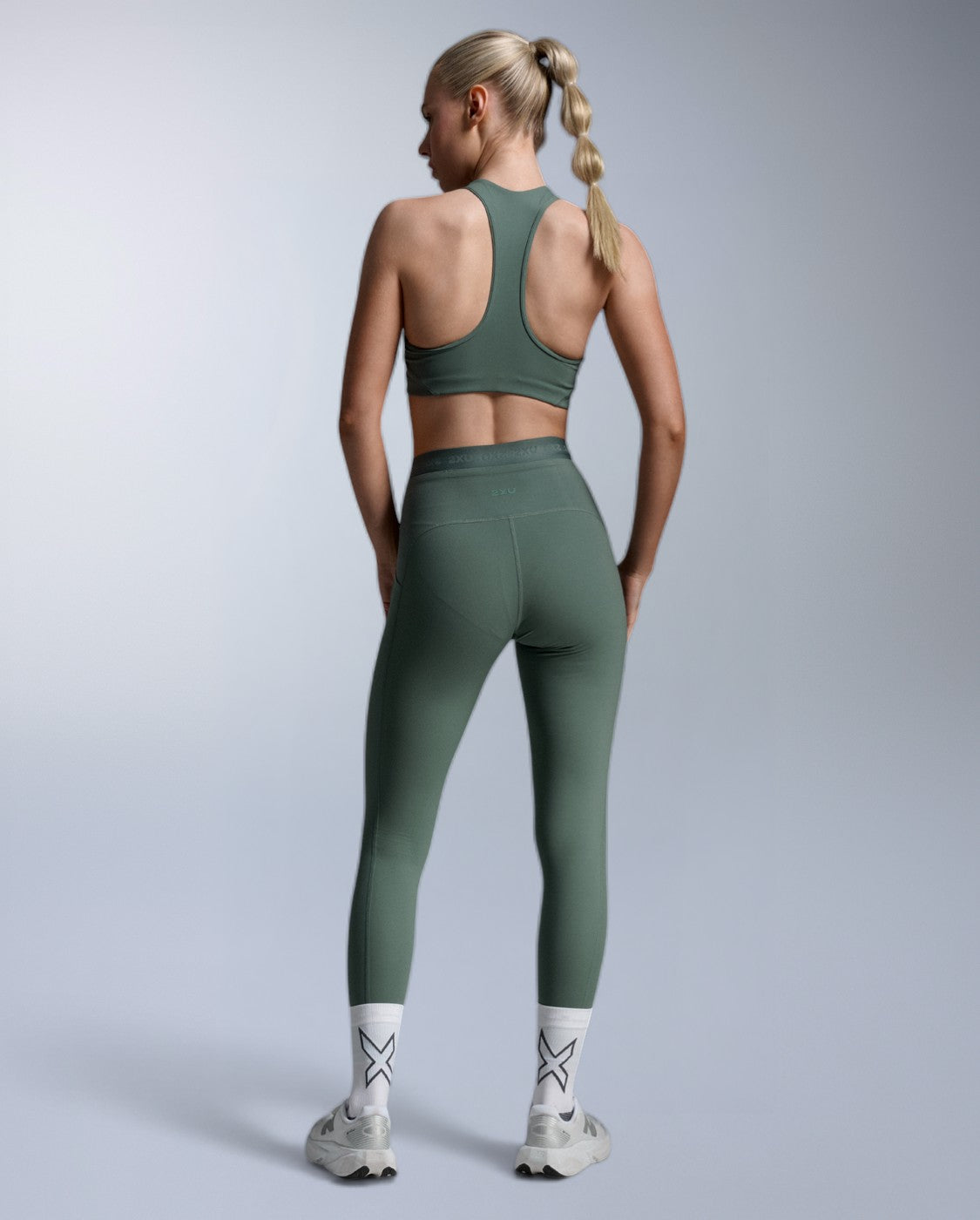 2xu-form-racerback-sport-bh-medium-impact-olive-leaf image 4