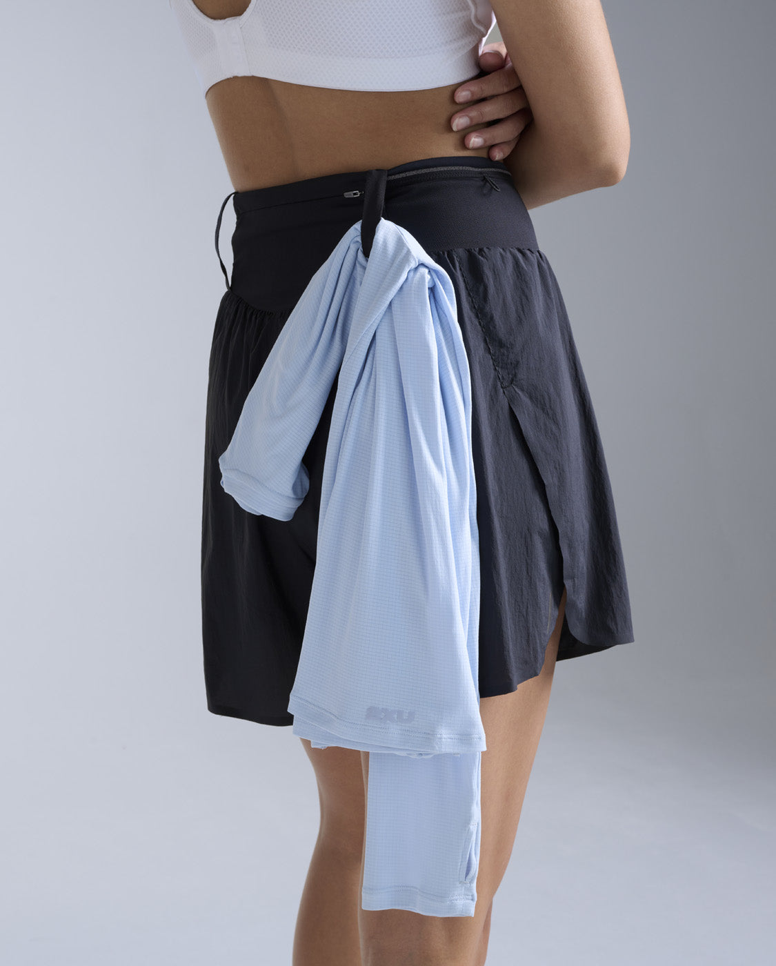 2xu-aero-trail-5-inch-shorts-damen-schwarz-taschen image 2
