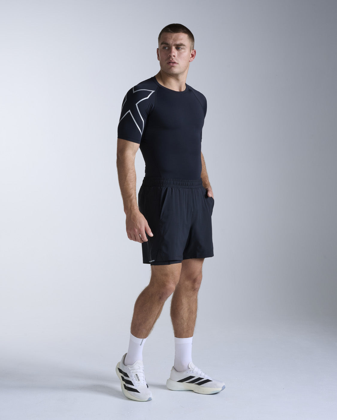 2xu-core-compression-kurzarm-kompressionsshirt-schwarz image 2