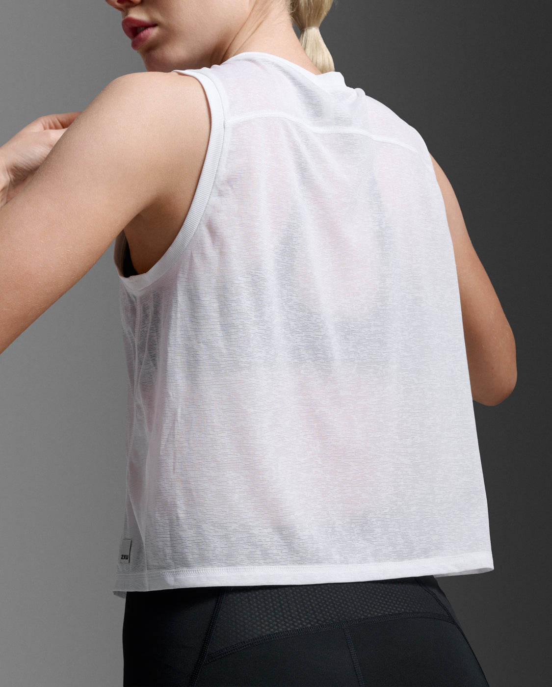 2xu-aero-relight-crop-tank-top-damen-wei-leicht image 7