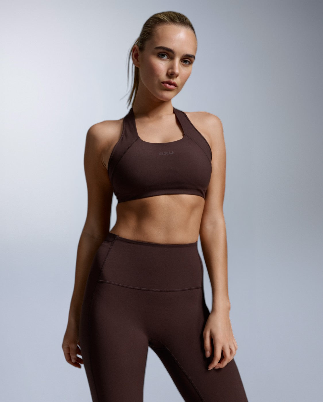 2xu-form-racerback-bra-sport-bh-bark-bark-mittlerer-halt image 1