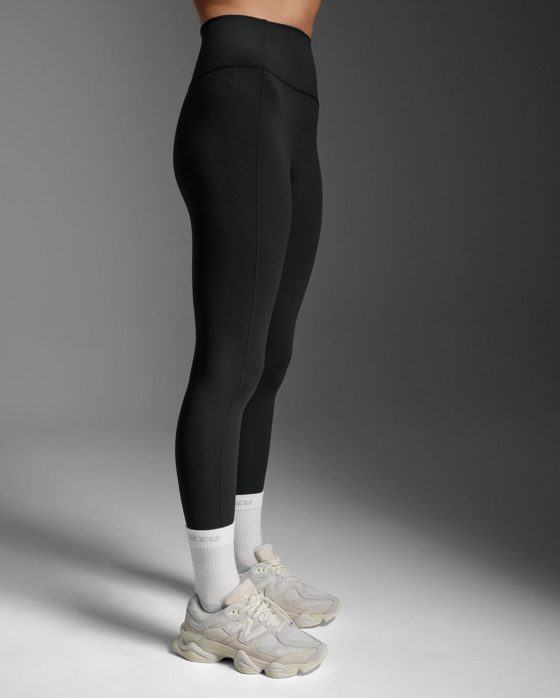 2xu-fluid-hi-rise-tights-damen-leggings-schwarz-high-waist image 2