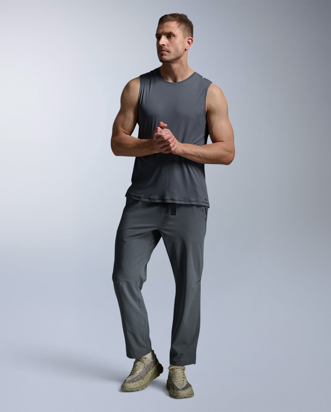 2xu-aero-trail-tank-tanktop-herren-turbulence-black-uv-schutz image 3