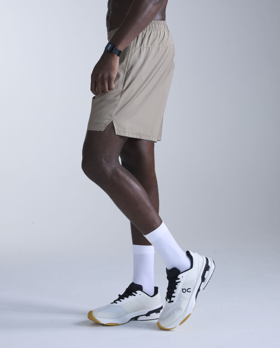 2xu-motion-7-zoll-shorts-herren-carbon-ungefuettert image 3