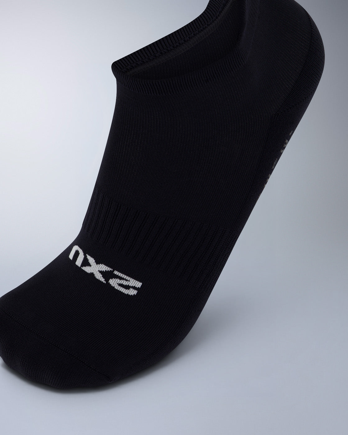 2xu-vectr-performance-ankle-grip-socken-schwarz-unisex image 2