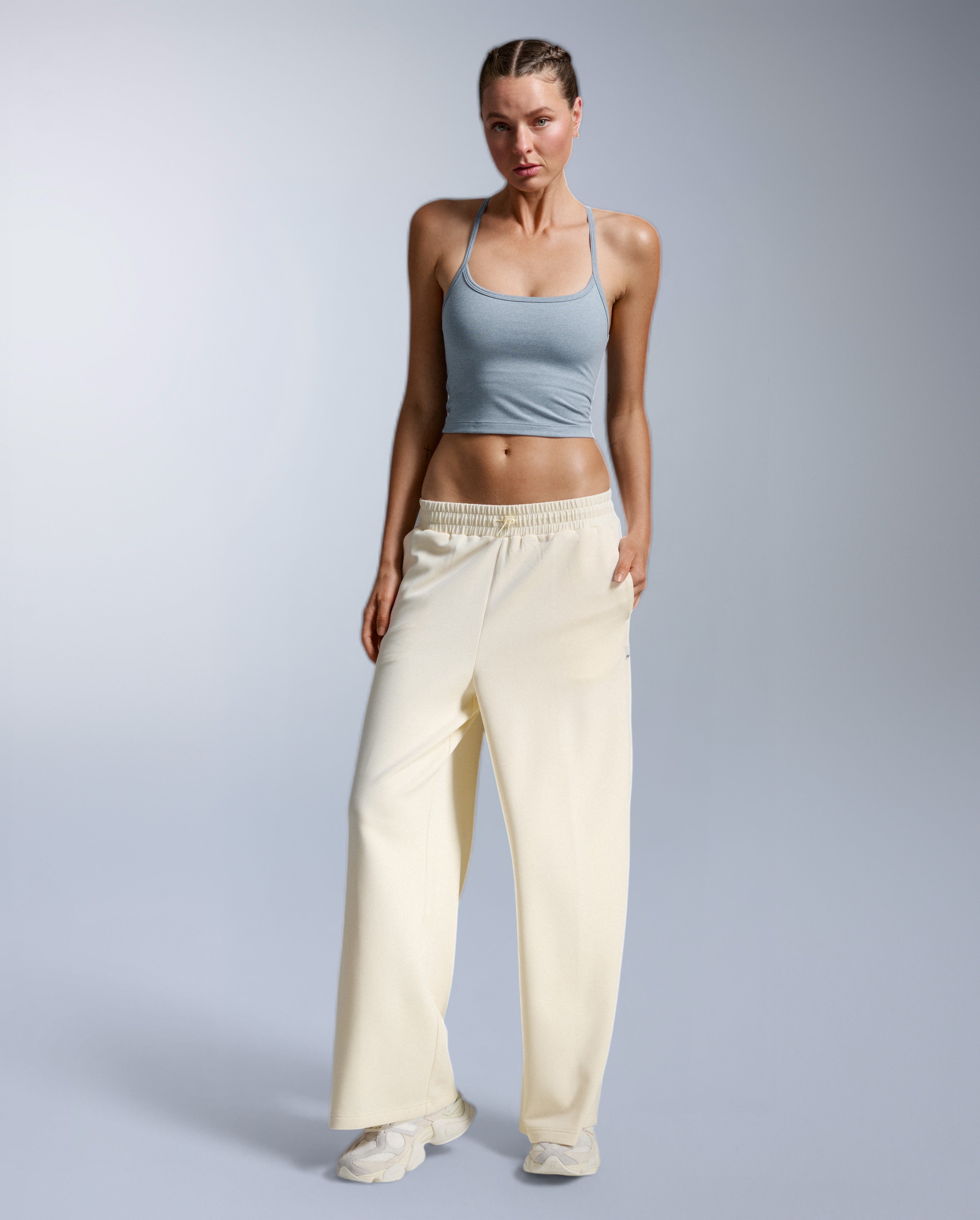 2xu-signature-wonderluxe-wide-leg-hose-damen-chalk-modal image 3