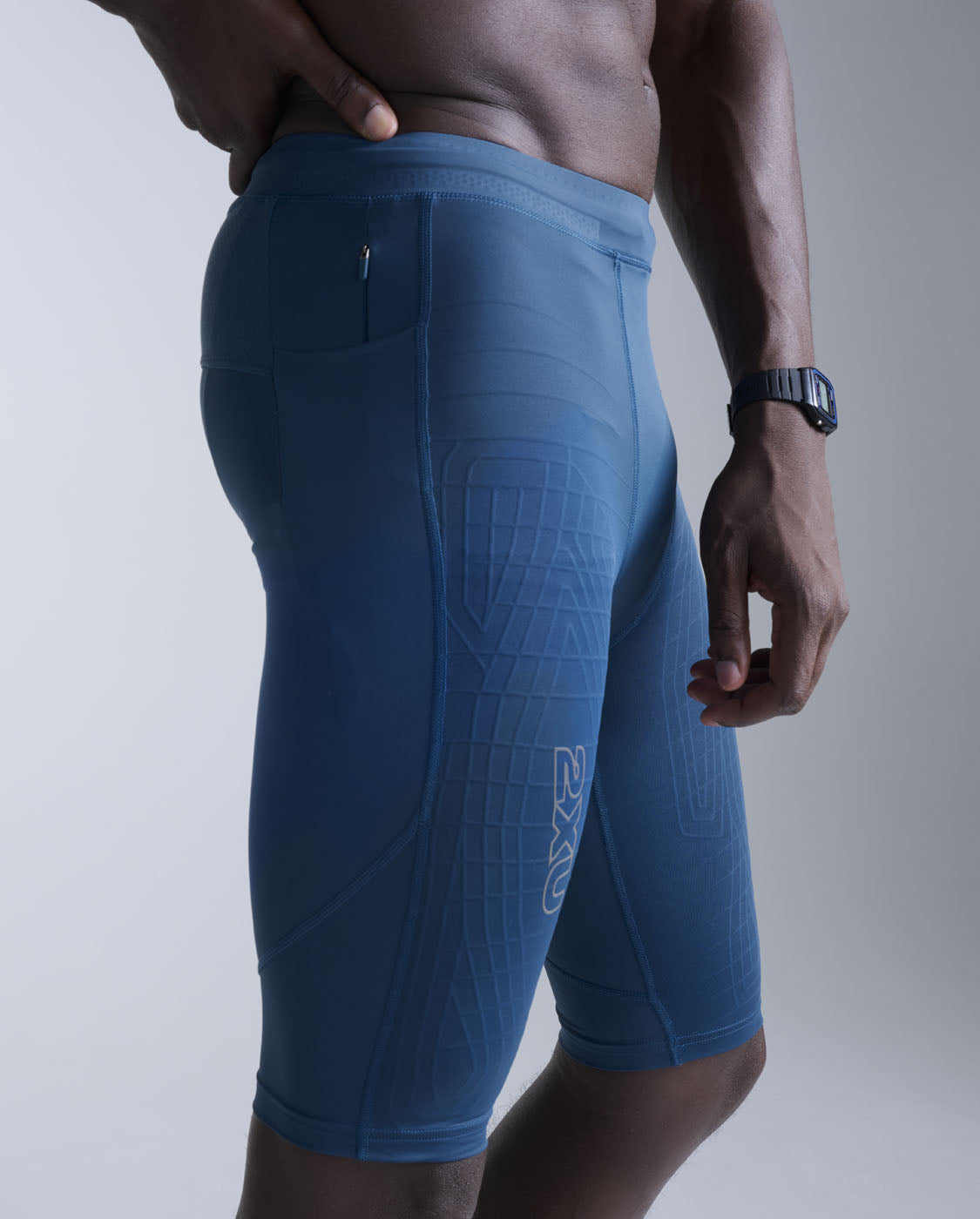 2xu-light-speed-react-compression-shorts-majol-black image 2