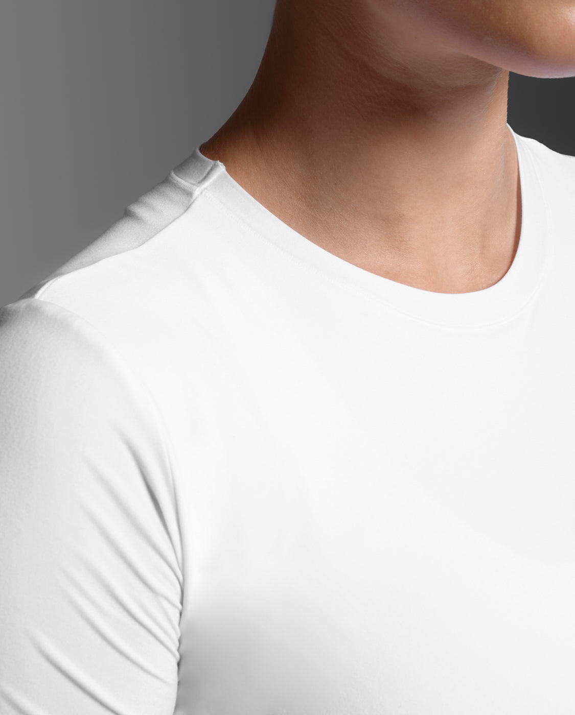 2xu-signature-wonderluxe-fitted-tee-t-shirt-damen-wei-stretch image 7