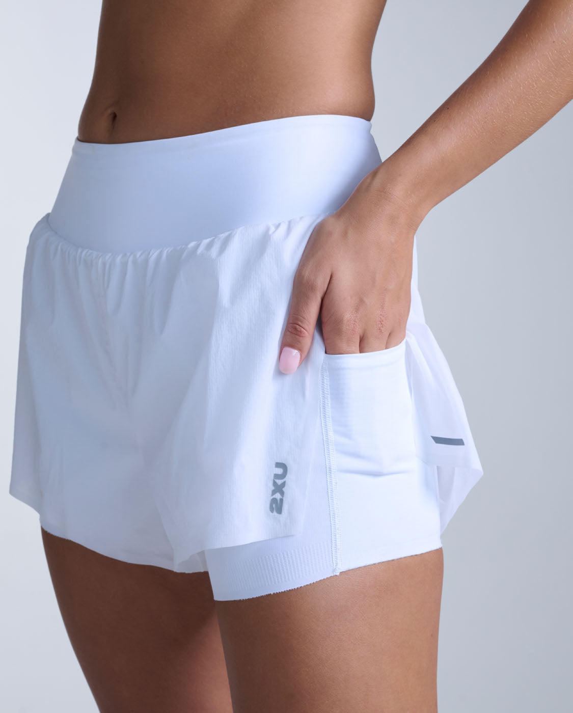 2xu-aero-hi-rise-2-in-1-3-inch-shorts-weiss-damen image 4