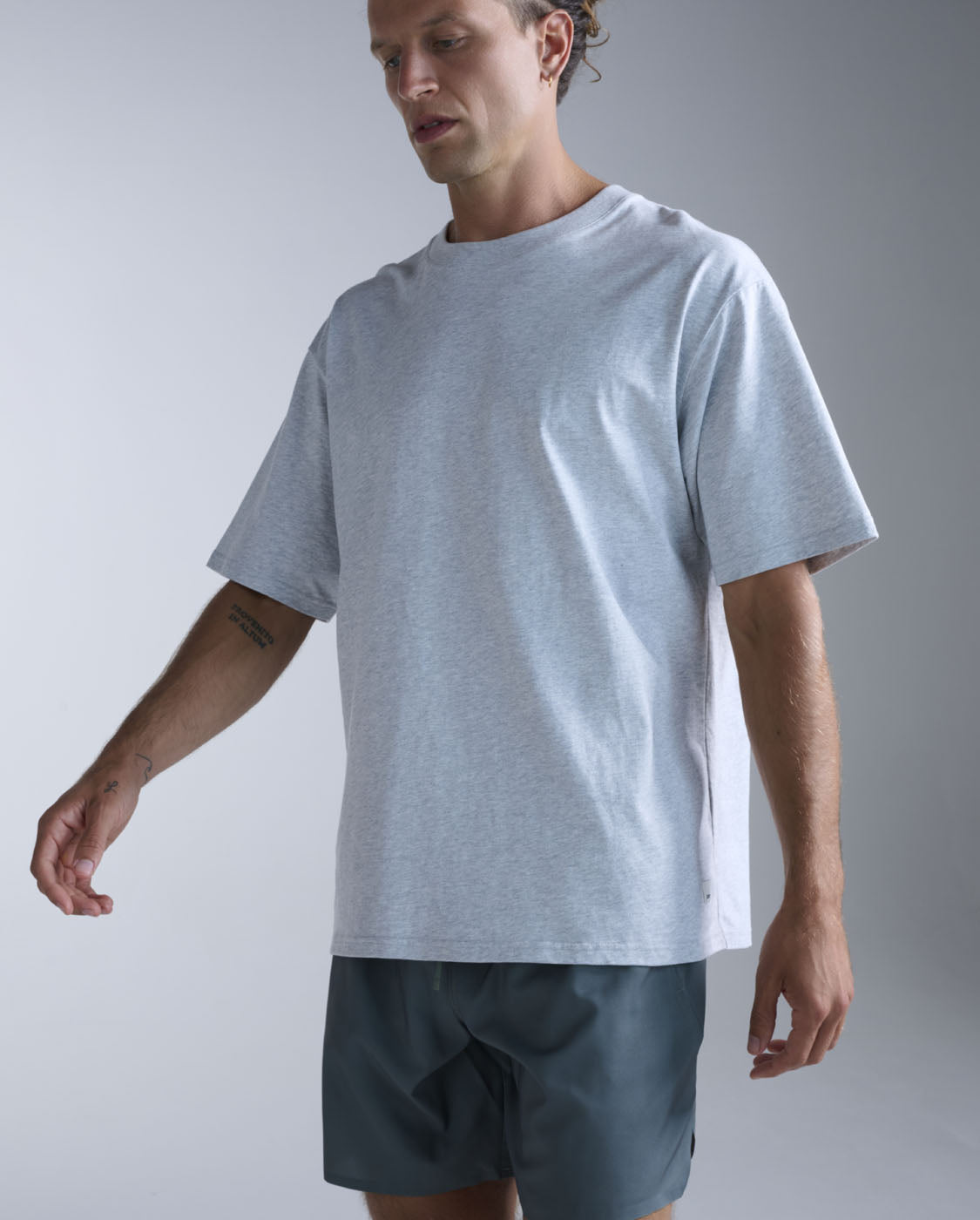 2xu-ez-oversized-organic-cotton-tee-grey-bio-baumwolle image 3