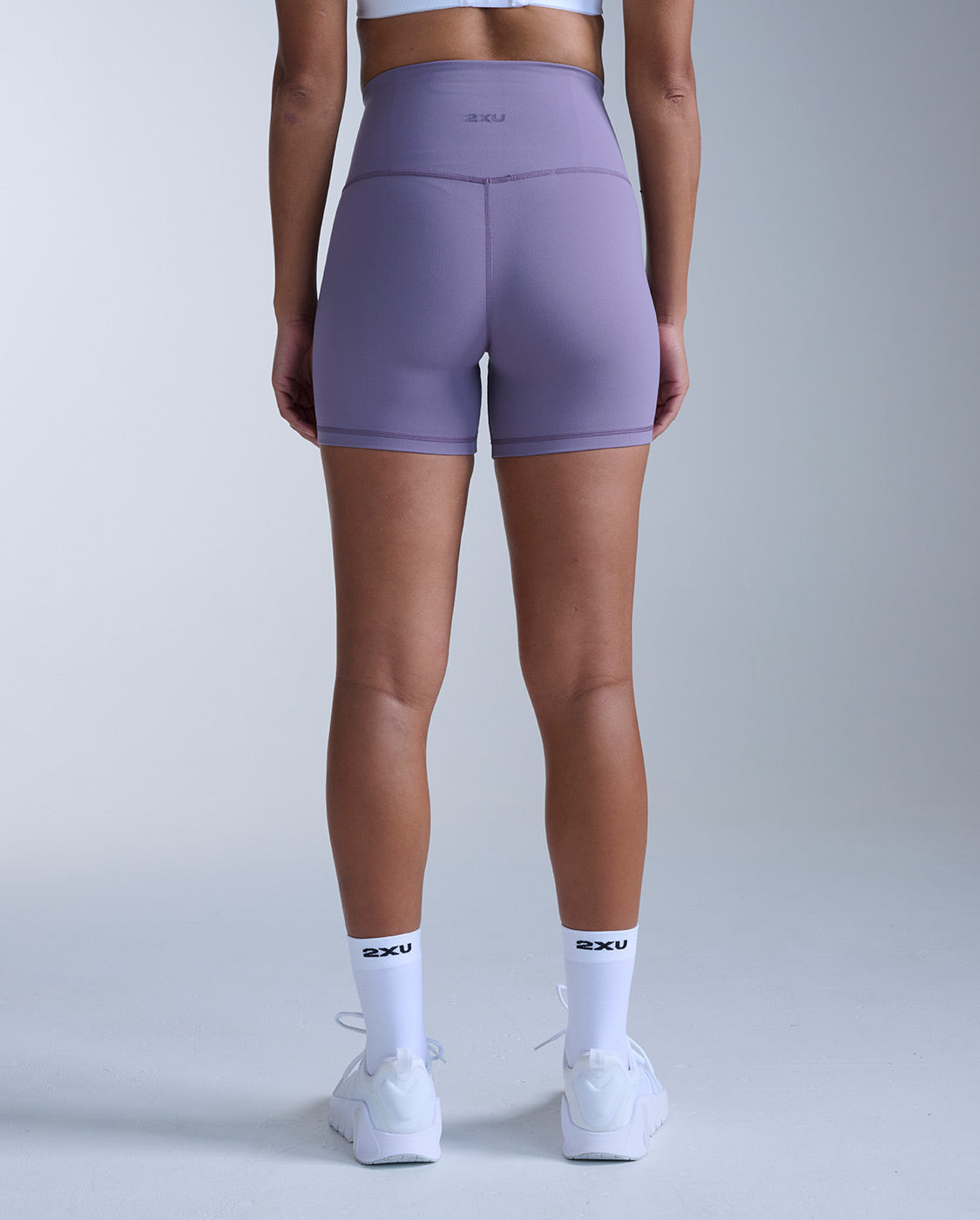 2xu-fluid-hi-rise-5-shorts-dusted-grape-high-waist image 2