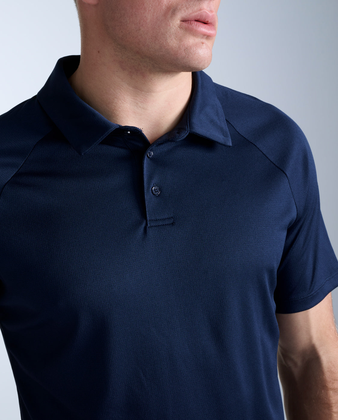 2xu-aero-polo-shirt-herren-midnight-atmungsaktiv image 5