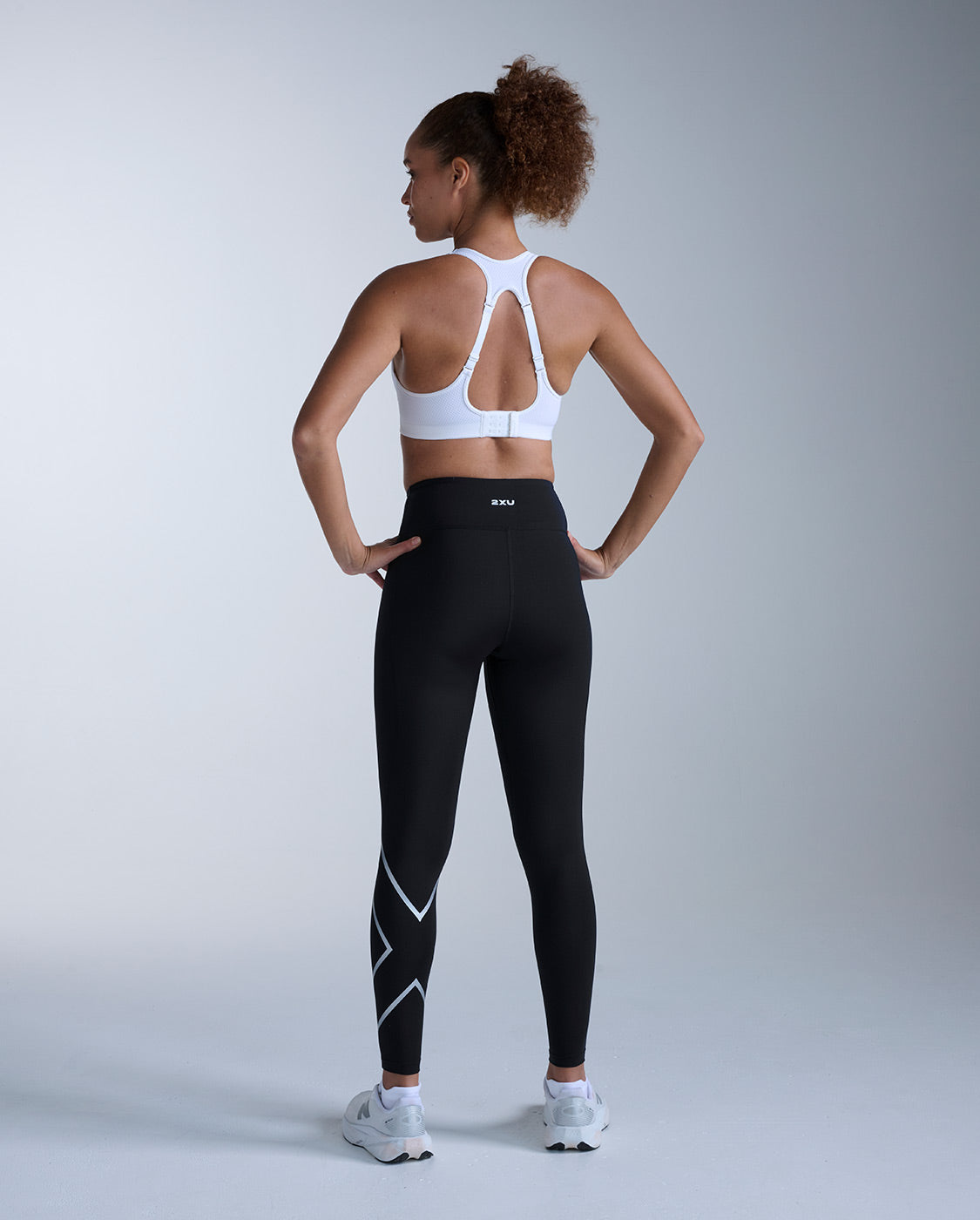 2xu-core-hi-rise-kompressionstights-damen-black-silver image 7