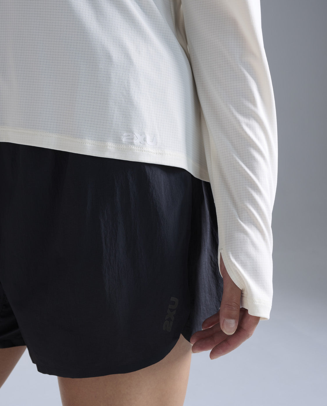 2xu-aero-trail-longsleeve-damen-chalk-langarm-upf50 image 7
