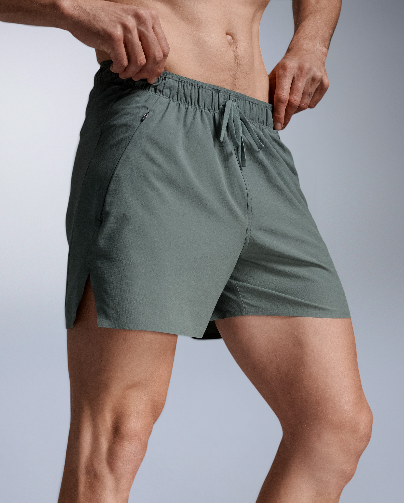 2xu-motion-5-inch-unlined-shorts-trainingsshorts-olive-leaf image 2