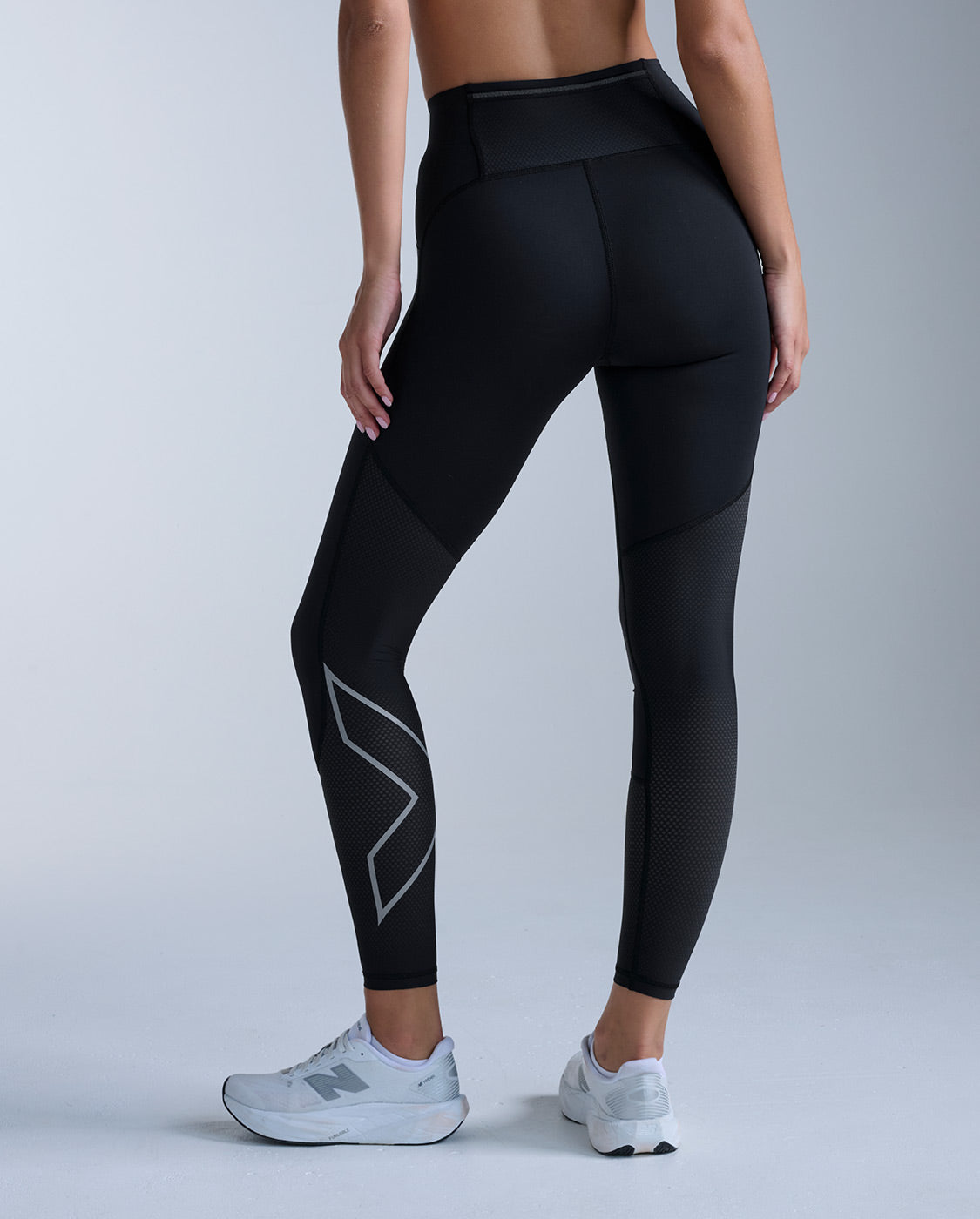 2xu-aero-mesh-hi-rise-kompressionstights-damen-schwarz image 3