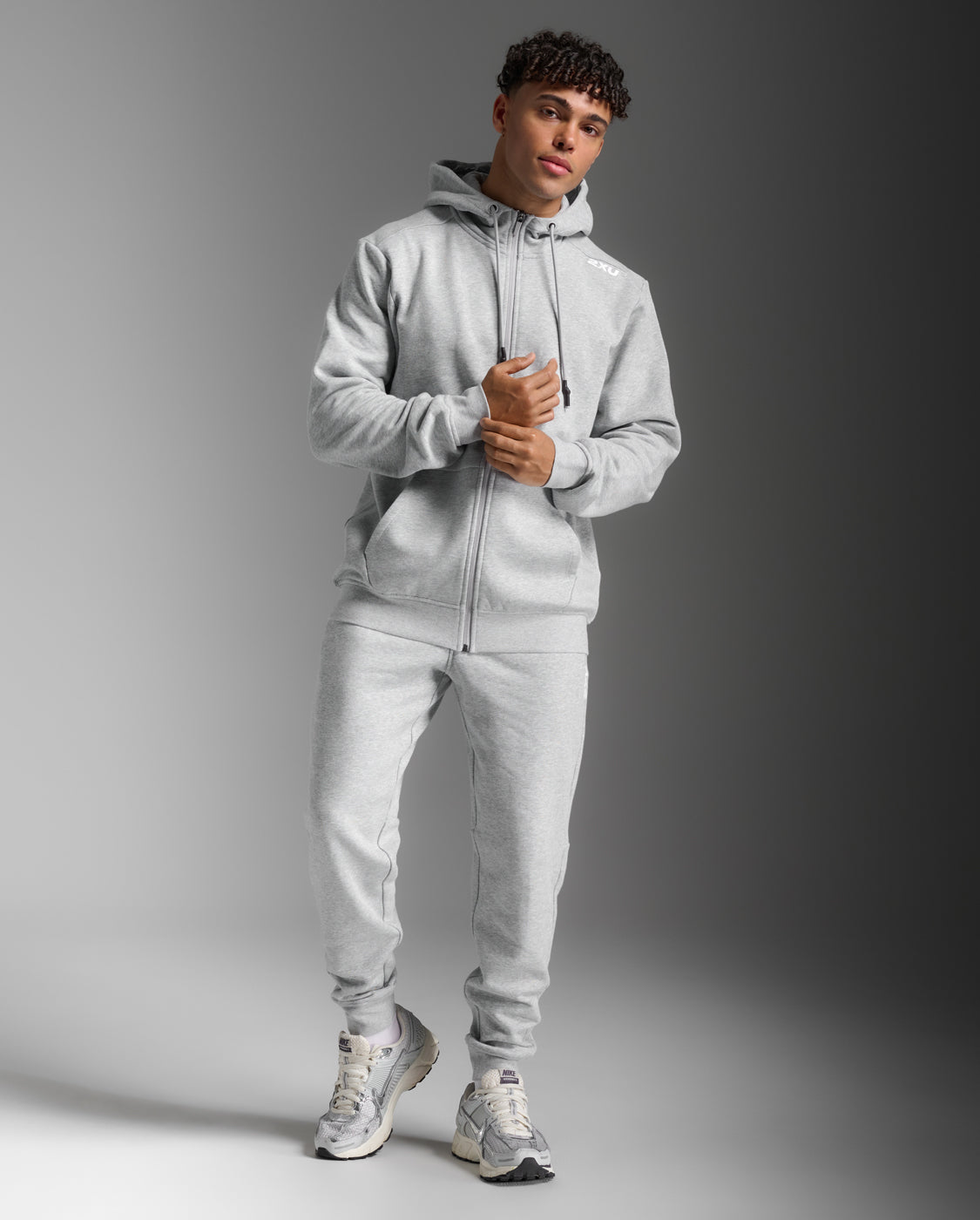 2xu-motion-aspire-zip-hoodie-grey-marle-white-fleece image 5